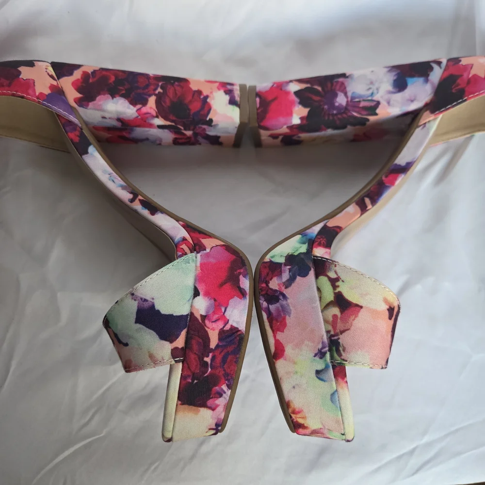 Women's Floral Platform Heels - Picture 13 of 16